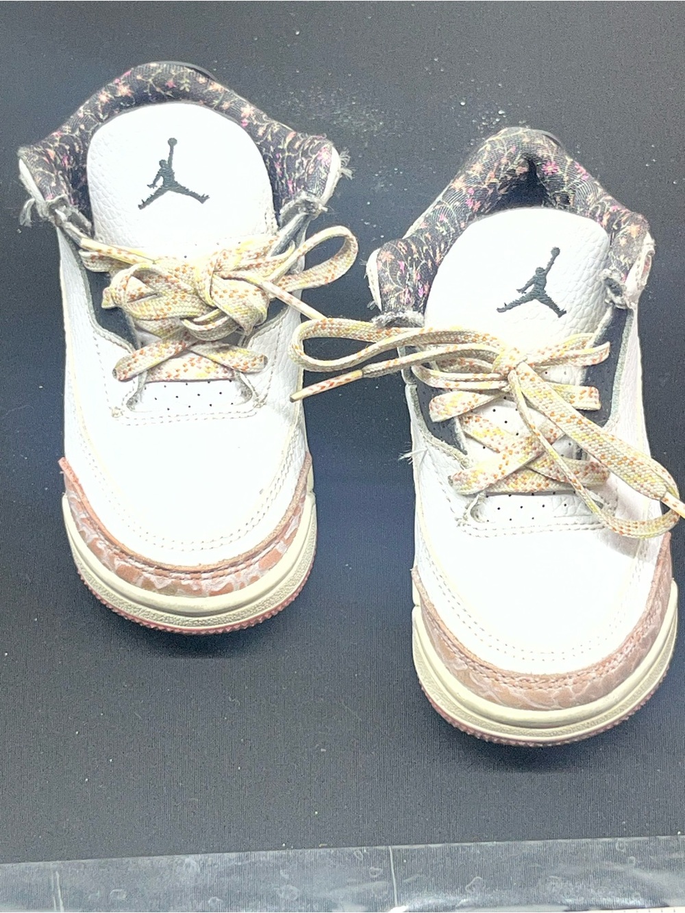 Air Jordan 3 Retro 'Vintage Floral' (Red Stardust) toddler sneakers Sz 2C